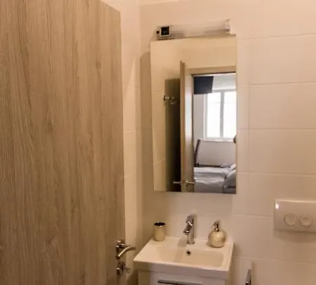 Rirooms