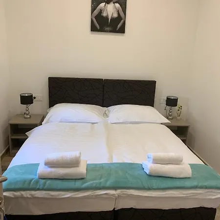 Kapslový hotel Rirooms *